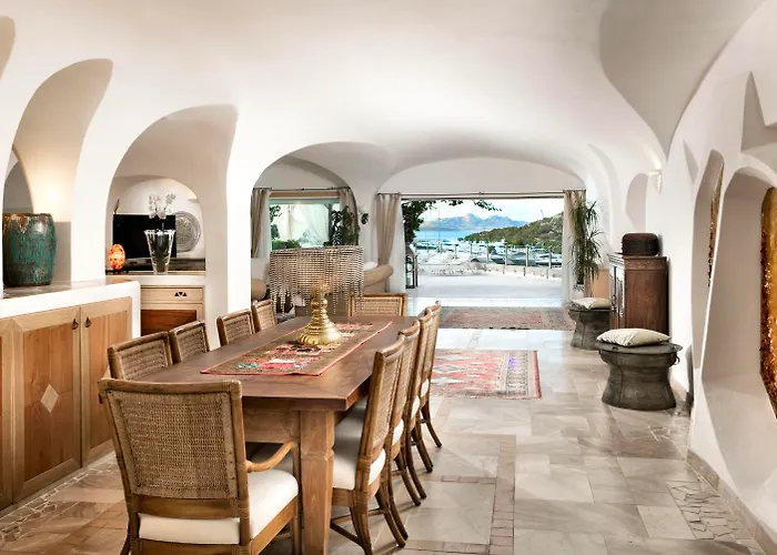 Grand Poltu Quatu Отель